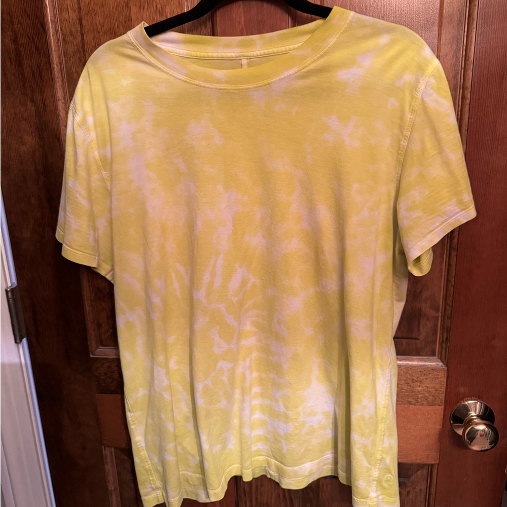 Lululemon tee. Women’s 12.